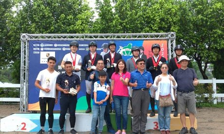 恭喜本系大一林哲浩同學參加第10屆全國大專盃馬術錦標獲得佳績